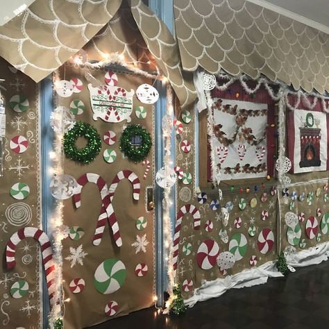 Christmas Hallway, Door Decorations Classroom Christmas, Classroom Christmas Decorations, Christmas Door Decorating Contest, Christmas Classroom Door, School Door Decorations, Classroom Doors, Door Decorating Contest, Christmas Door Decoration