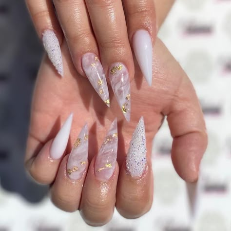 Pointy Acrylic Nails, White Stiletto Nails, Acrylic Nails Stiletto, Stilleto Nails Designs, Pointy Nails, Pointed Nails, Stiletto Nails Designs, Bling Acrylic Nails, Fire Nails