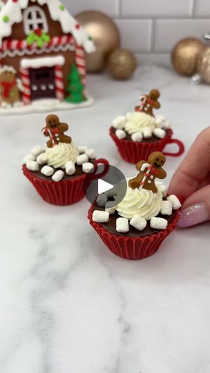 Hot Chocolate Cupcakes, Christmas Cupcakes Recipes, Milk Chocolate Ganache, White Buttercream, Mini Cupcake, Wilton Cakes, Cake Youtube, Paper Liner, Chocolate Cups