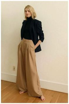 Minimalist Moda, Spring Work Outfits, Outfit Vintage, Fashion Business Casual, Stylish Pants, Brown Pants, Pantalon Large, Inspired Outfits, 가을 패션