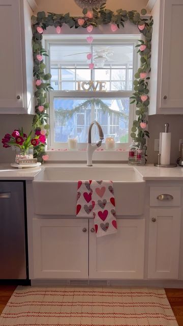 Kitchen Window Decor, Vday Decor, Valentines Bricolage, Diy Valentine's Day Decorations, Kitchen Cabinets Decor, Diy Valentines Decorations, My Funny Valentine, Amazon Store, Cabinet Decor