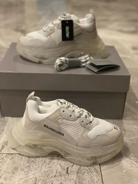 Balenciaga Triple S Clear Sole Outfit, Balenciaga Triple S Clear Sole, Aesthetic Hairstyle, Pumped Up Kicks, Trainers Shoes, Balenciaga Triple S, Chunky Sneakers, Shoes White, Shoes Trainers