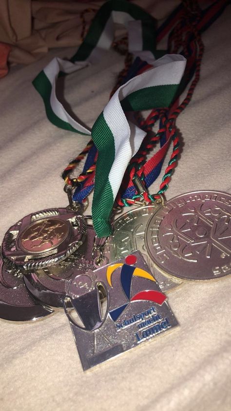 High Honors Aesthetic, Swimming Medals, Black Wallpapers Tumblr, Academic Awards, School Report Card, Girly Room Decor, Sports Medals, Amazing Food Art, Cool Boy Image