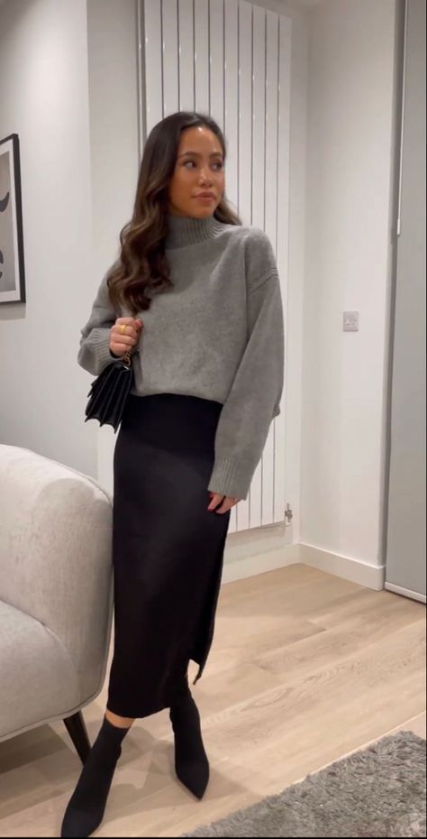 Black Satin Midi Skirt Outfit, Modest Fashion Fall, Split Skirt Outfit, Photographer Outfit, Rok Outfit, Velvet Style, Winter Skirt Outfit, Stylish Winter Outfits, London Outfit