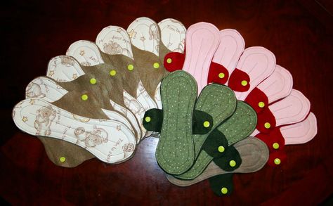 Free cloth menstrual pad pattern (aka mama cloth) for your period. These pads are soft, absorbent, easy to make, and best of all - the pattern is FREE! Diy Cloth Pads, Cloth Pad Pattern, Christmas Shoebox, Shoebox Ideas, Sanitary Towels, Cloth Menstrual Pad, Period Pads, Mama Cloth, Reusable Pad