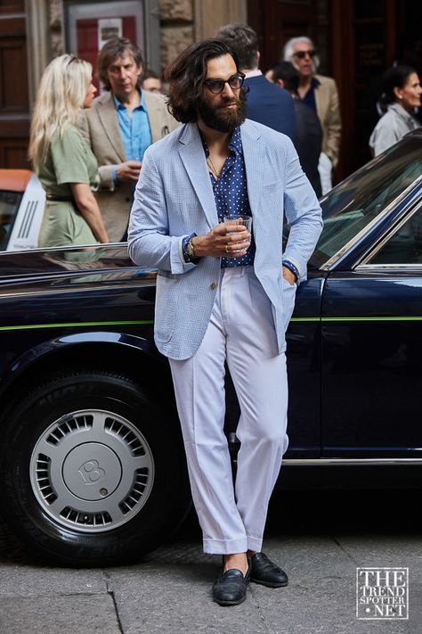 The Best Street Style From Pitti Uomo Spring/Summer 2023 Mens Italian Street Style, Pitti Uomo Summer, Spring Summer 2023 Street Style, Summer 2023 Street Style, Pitti Uomo Street Style, 2023 Street Style, Italian Fashion Street, Street Style Fall Winter, Classy Outfits Men