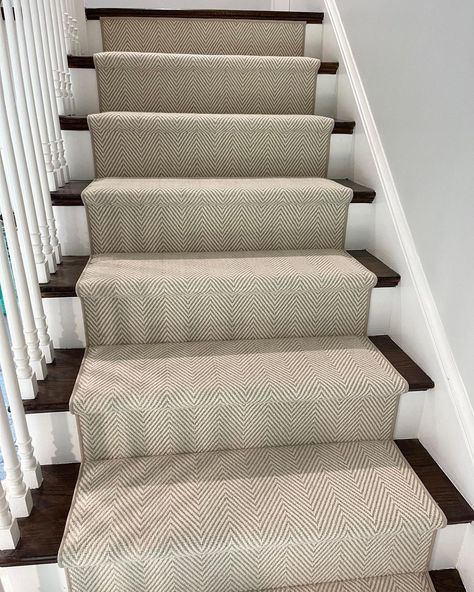 A beige herringbone carpet that everyone loves! This is a flat-weave wool that is durable while being stylish. If you’re looking for a… | Instagram Carpet For Stairs, Herringbone Carpet, Peter Island, Staircase Runner, Bedroom Cozy, Beige Carpet, Carpet Stairs, Wool Carpet, Cozy Bedroom