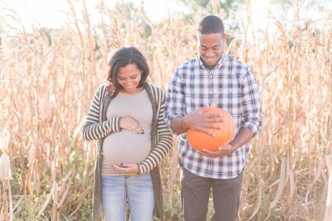 Simple Maternity Photoshoot, Pumpkin Maternity Photos, Maternity Photography Fall, Fall Maternity Pictures, Cute Pregnancy Photos, Maternity Photoshoot Ideas, Pumpkin Patch Photoshoot, Fall Maternity Photos, Maternity Photo Ideas