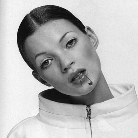 Kate Mess, Kate Moss 90s, Supermodel Body, Moss Fashion, Miss Moss, 90s Supermodels, Mario Testino, 90s Models, Linda Evangelista