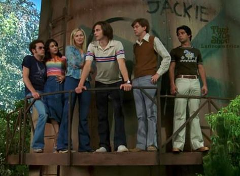 That 70s Show The Circle, That 70s Show Circle, That 70s Show Fashion, That 70s Show Aesthetic, Jackie That 70s Show, Steven Hyde, 90s Icons, Star Wars Cards, 70 Show