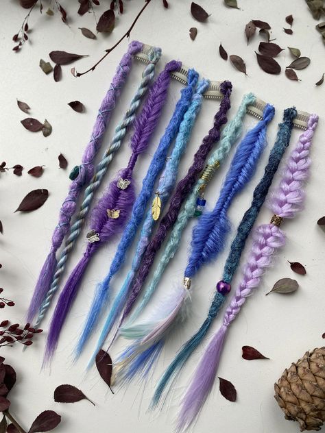 Clip in dreads will perfectly complement your image. Very soft made of high-quality gentle, hypoallergenic kanekalon. These dreadlocks are easily clipped in and Hair Boho Style, Clip In Dreads, Dreads Diy, Dreadlocks Diy, Yarn Dreads, Festival Hair Extensions, Accessories For Hair, Boho Hair Wrap, Faux Dreads