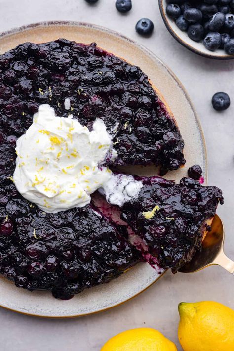 Blueberry Lemon Upside-Down Cake Lemon Upside Down Cake, Blueberry Upside Down Cake, Lemon Sponge Cake, Lemon Sponge, Blueberry Cake Recipes, Lemon Mousse, Upside Down, Blueberry Cake, Upside Down Cake