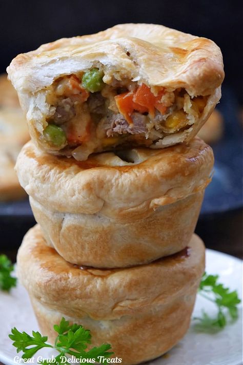 Mini Beef Pot Pies, Steak Pot Pie, Beef Pot Pie Recipe, Mini Pie Crust, Mini Pot Pies, New York Strip Steak, Beef Pot Pies, Pot Pie Filling, New York Strip