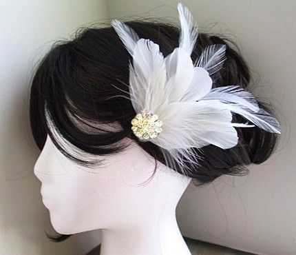 H White Feather Hair Piece, Wedding Feather Hair Piece, Feathers In Hair Aesthetic, Hairstyles With Feathers, Feather In Hair, Dance Costume Hair Pieces, Feathers In Hair, Feathers Accessories, Feather Hairpiece