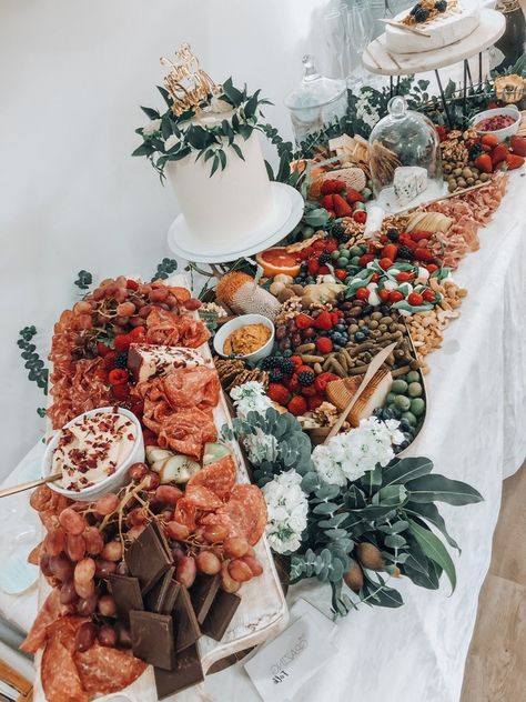 Charcuterie table food ideas for wedding  #wedding #weddingfoods #weddingideas Grazing Table With Cake In Middle, Grazing Table Engagement Party, Grazing Table Different Heights, Fancy Grazing Table, Engagement Party Grazing Table, Bridal Shower Grazing Table Ideas, Grazing Table Birthday, Desert Grazing Table, Bridal Shower Grazing Table