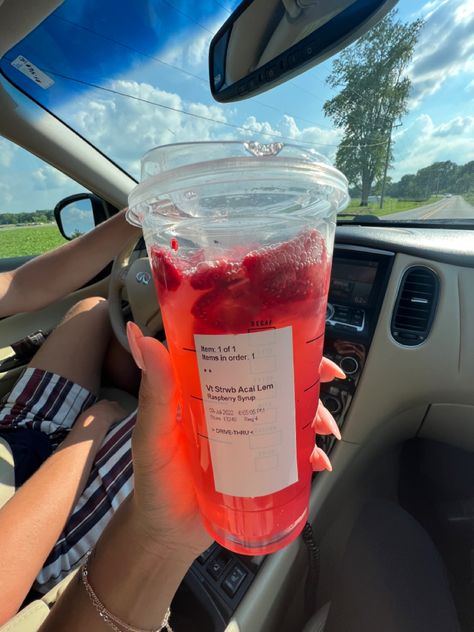 Venti Strawberry acai refresher with lemonade and raspberry syrup! a must have #starbucks #refresher Starbucks Strawberry Refresher, Acai Drink, Starbucks Strawberry Acai Refresher, Starbucks Party, Raspberry Drink, Strawberry Acai Refresher, Cold Starbucks Drinks, Starbucks Strawberry, Fun Summer Drinks