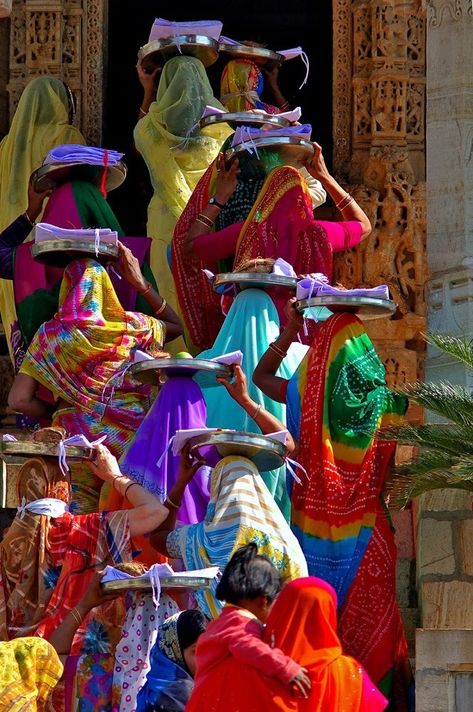 Ventanas Soltas Yoga Studio Design, Amazing India, India Colors, Jolie Photo, South Asia, People Of The World, World Cultures, Incredible India, World Of Color