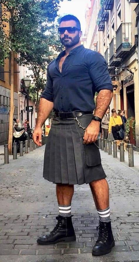 Kilt Men Fashion, Kilt Men, Guys In Skirts, Men Wearing Skirts, Kilt Outfits, Utility Kilt, Tartan Kilt, Men In Kilts, Evolution Of Fashion