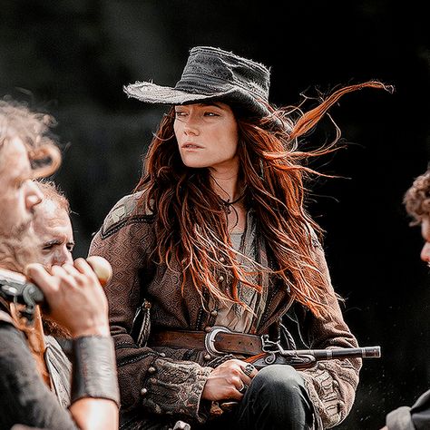 Anne Bonny Black Sails, Clara Paget, Western Spaghetti, Anne Bonny, Pirate Queen, Looks Country, Black Sails, Pirate Life, Pirate Costume