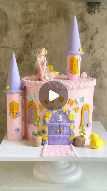 Diy Castle Cake, Buttercream Princess Cake, Princess Cakes Ideas Girl Birthday, Castle Cake Diy, Princess Cake Birthday, Easy Castle Cake, Princess Cake Ideas, Fairy Castle Cake, Fairy Princess Cake