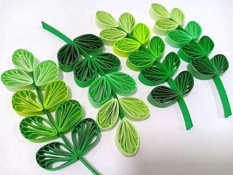 AZLINA ABDUL: Husking leaves design with quilling comb Comb Quilling, Quilled Leaves, Retirement Hobbies, Quilling Leaves, Quilling Instructions, Quilling Comb, Quilling Videos, Neli Quilling, Paper Quilling Tutorial