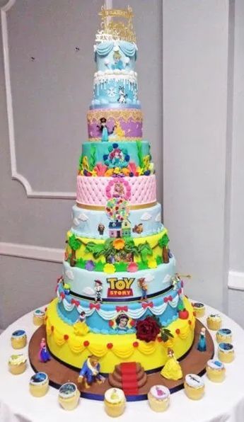 Disney Cake Ideas, Gateau Harry Potter, Disney Themed Cakes, Elaborate Cakes, Disney Desserts, Disney Wedding Cake, Disney Birthday Cakes, Disney Inspired Wedding, Disney Princess Birthday