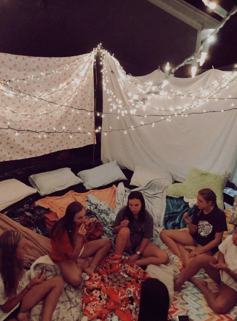 Trampoline Sleepover, Teen Sleepover Ideas, Sleepover Room, Trampoline Tent, Sleepover Tents, Birthday Sleepover Ideas, Halloween Sleepover, Teen Sleepover, Zelt Camping