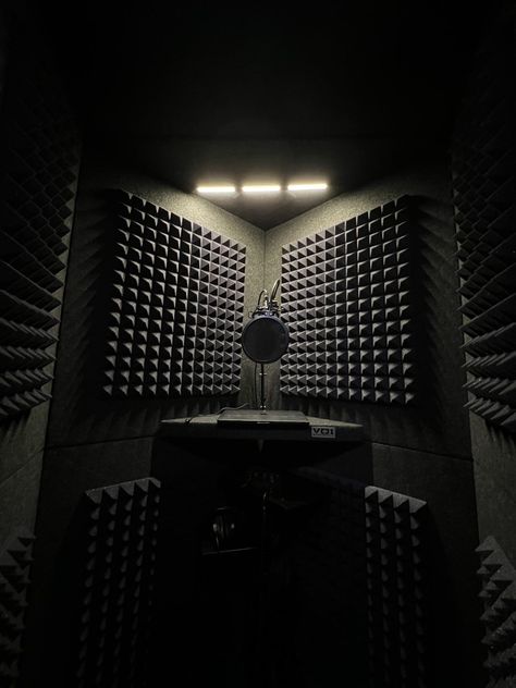 Home Recording Studio Aesthetic, Small Music Studio, Recording Studio Aesthetic, Studio Room Design, Vocal Booth, Aesthetic Setup, Studio Foam, Recording Booth, Home Recording Studio Setup