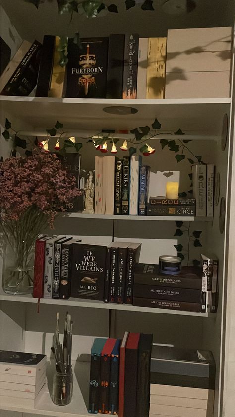 Bookshelf Ideas Dark Academia, Light Academia Shelf Decor, Dark Academia Home Decor Bedroom, Book Shelf Aesthetic Dark, Dark Academia Floating Shelves, Dark Academia Furniture Aesthetic, Dark Academia Book Shelf, How To Decorate A Book Shelf, Dark Academia Bookshelves