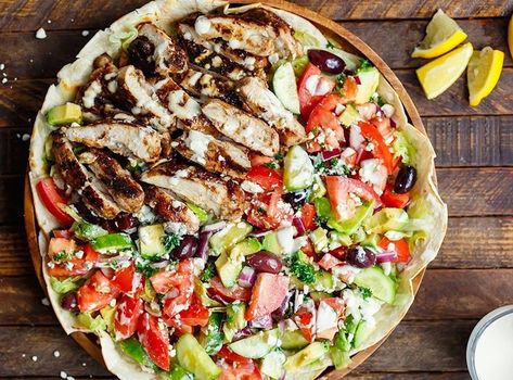 13 Protein-Packed Salads Under 500 Calories | SELF Chicken Shawarma Salad, Shawarma Salad, Pancakes Low Carb, Shawarma Chicken, Salad Taco, Salad Macaroni, High Protein Salads, Salad Kale, Protein Salad