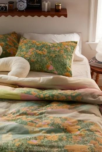 Home Décor + Apartment Sale | Urban Outfitters Mixed Print Bedding, Colorful Bedding Ideas, Funky Bedding, Urban Outfitters Bedding, Painterly Florals, Colorful Duvet Covers, Painterly Floral, Uo Home, Green Bedding