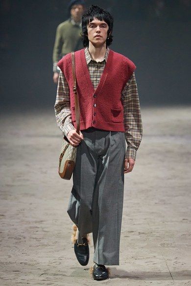 Gucci Fall 2020 Menswear collection, runway looks, beauty, models, and reviews. Gucci Fall 2020, Gucci Menswear, Zara Fall, Group 4, Mens Outfit Inspiration, Mens Fashion Streetwear, Androgynous Fashion, Jive, Mode Inspo