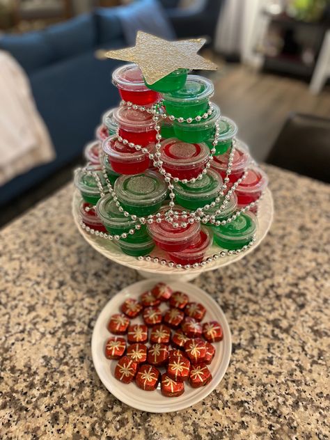 Jell-o Shot Christmas Tree, Christmas Frat Party, Secret Santa Party Decorations, Xmas Pj Party Ideas, Jell-o Shots Christmas, Christmas Ornament Shots, Christmas Party College, Christmas Jell-o Shots, Christmas Tree Jello Shots