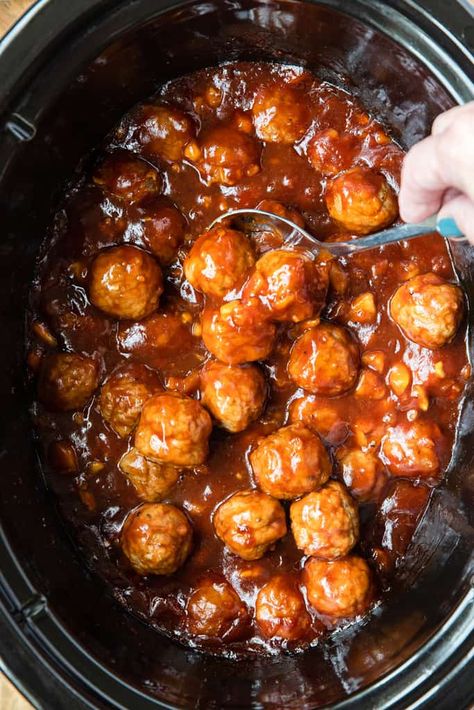 Barbecue Meatball Recipes, Crockpot Barbecue, Cooking Frozen Meatballs, Bbq Meatball Recipe, Hawaiian Meatballs, Barbecue Meatballs, Magical Slow Cooker, Bbq Meatballs, The Magical Slow Cooker