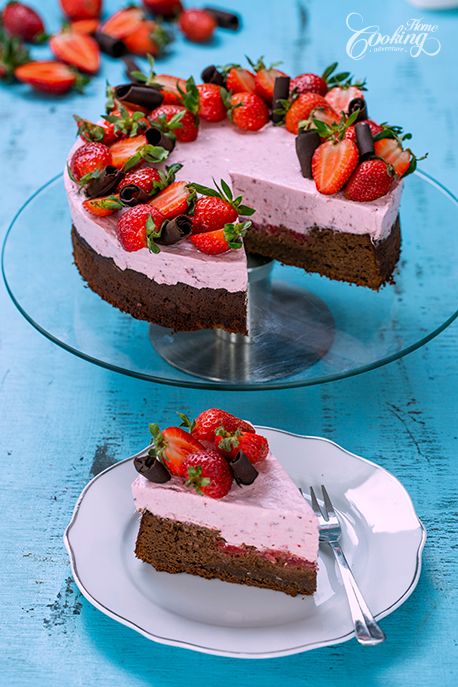 Mousse Cake Strawberry, Cherry Mousse Cake, Strawberry Mousse Cake, Chocolate Strawberry Cake, Strawberry Mousse, Chocolate Mousse Cake, Strawberry Cream Cheese, Chocolate Strawberry, Mousse Cake