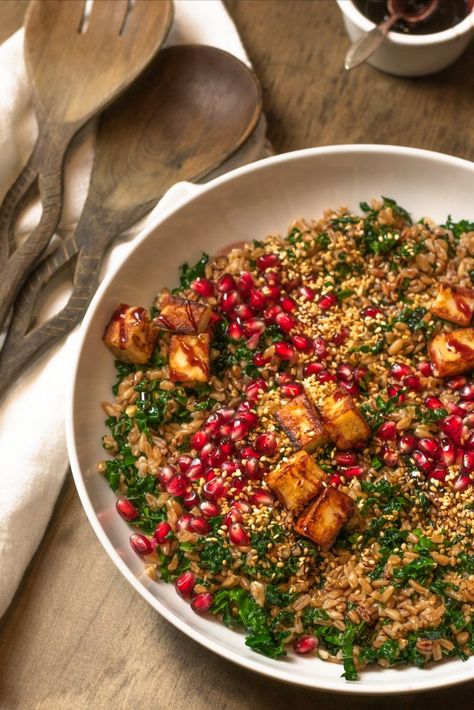 Halloumi Croutons, Pomegranate Kale Salad, Crispy Halloumi, Salads Healthy, Pomegranate Dressing, Halloumi Salad, Pomegranate Salad, Seasonal Salad, Winter Salad