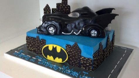 Batman car cake Rectangle Cakes, Batman Valentine, Batman Valentines, Cake Batman, Batman Birthday Cakes, Superhero Cakes, The Dark Knight Returns, Car Cakes, Batman Car