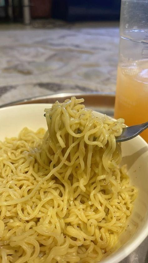 Road Trip Food, Noodle Recipes Easy, Yummy Alcoholic Drinks, Food Drink Photography, Food Recepie, Snap Food, Food Snapchat, Food Obsession, Cafe Food