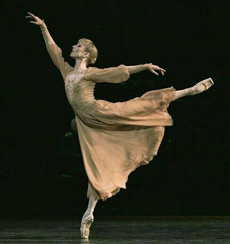 Sarah Lamb, Dream Again, Gesture Drawing Poses, The Royal Ballet, Mikhail Baryshnikov, Ballet Pictures, Ballet Beauty, Dance Photography Poses, Ballet Inspiration