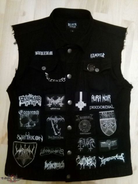 Black Metal Fashion, Battle Jackets, Battle Vest, Metal Outfit, Punk Fashion Diy, Grunge Jacket, Estilo Punk Rock, Combat Jacket, Metal Jacket