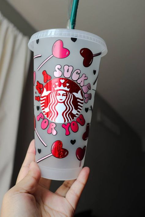 Starbucks Valentines Drinks, Valentines Tumblr, Picture Cups, Starbucks Cup Design, Starbucks Cup Art, Starbucks Tumbler Cup, Starbucks Valentines, Starbucks Diy, Creation Crafts