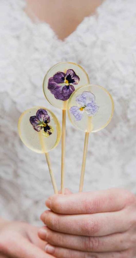 Floral lollipop guest favors - Italy Comes to Indy Style Shoot | WeddingDay Magazine Flower Lollipops, Flower Lollipop, Viola Flower, Lollipop Mould, Candy Flowers, Spring Shower, Pansies Flowers, Edible Flowers, Hard Candy