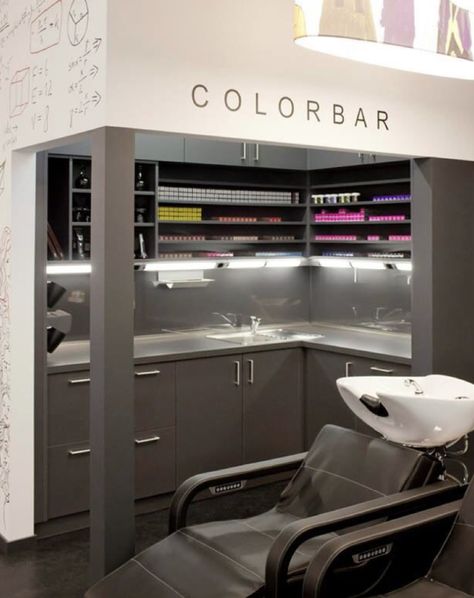 Hair Salon Inspo Modern, Color Bar Salon Ideas, Color Bar Salon, Interior Design Uk, Salon Color Bar, New York Hair, Salon Equipment Furniture, Hair Salon Interior Design, Salon Interior Design Ideas