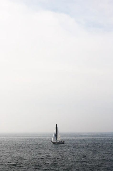 Negative Space Photography, Hermosa Beach Pier, Minimal Pictures, Middle Of The Ocean, California Pictures, Space Photography, Up To The Sky, Beach Images, Hermosa Beach