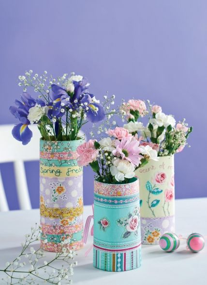 Floral Patchwork Vase Slip Covers - free pattern Easy Fabric Flowers, Scrap Fabric Ideas, Fabric Advent Calendar, Pictures Frames, Magazine Collection, Applique Ideas, Slip Covers, Diy Magazine, Make Do