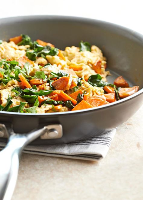 Sweet Potato Egg Scramble, Sweet Potato Scramble, Sweet Potato Side Dish Recipes, Potato Scramble, High Protein Vegetarian Breakfast, Eggs And Sweet Potato, Sweet Potato Side Dish, Sweet Potato Recipes Healthy, Egg Scramble