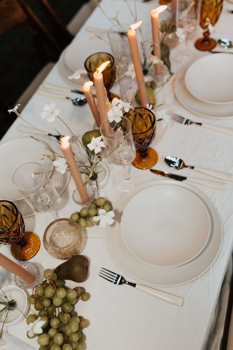 Classic and romantic wedding tablescape with grapes and pears and candles - Poise and Ivy Imagery Italian Dinner Party Tablescape Fall, Figs Wedding Decor, Fruit Table Scape Wedding, Grapes Wedding Decor, Grapes Table Decor, Pear Centerpieces, Italian Wedding Tablescape, Grape Tablescape, Italian Wedding Table Decor