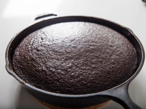 Cast Iron Skillet Chocolate Cake, Skillet Chocolate Cake, Skillet Cake Cast Iron, Cast Iron Cake Recipes, Cake In Cast Iron Skillet, Milk Chocolate Frosting Recipe, Chocolate Skillet Cake, Cast Iron Cake, Chocolate Frosting Recipe