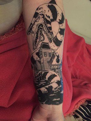 Sand Worm, Beetlejuice Tattoo, Tim Burton Tattoo, Spooky Costumes, Theme Tattoo, Spooky Tattoos, Halloween Tattoo, Horror Tattoo, Halloween Tattoos