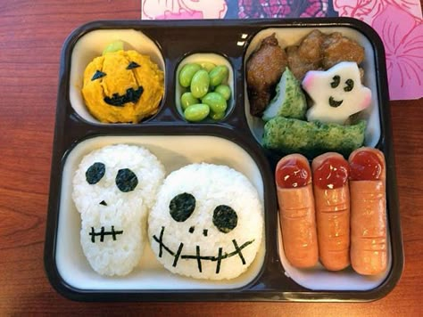 16 Boo-tiful Halloween Bento Boxes That Raise the Bar on Lunch Forever | Brit + Co Halloween Bento, Fun Kid Lunch, Halloween Lunch Box, Kids Lunch Box Meals, Bento Box Lunch For Kids, Cooking Activities, Preschool Lunch, Halloween Lunch, Bento Box Kids